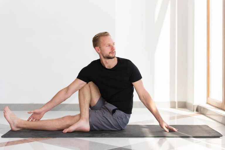 El yoga, así puede salvar tu espalda y… tu vida